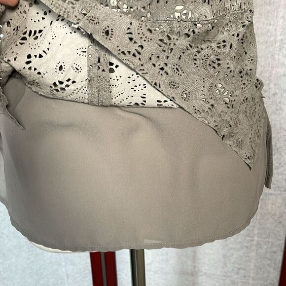 ECRU Elegant Gray & Tan Suede Sleeveless Blouse with Lace Design (Size: XS) - Picture 9 of 13